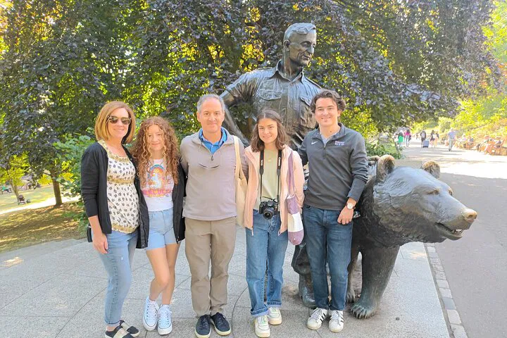 Edinburgh's People: Uncover History on a Private Walking Tour