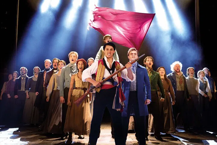 Les Misérables: Dinner, Show & Drinks in London