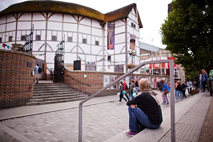 Globe Theatre Tour: Step into Shakespeare's London!