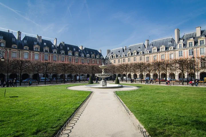 Discover Le Marais: A Self-Guided Audio Adventure Through Parisian History