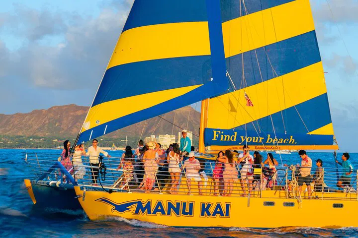 Sunset Sailing: A 90-Minute Hawaiian Cocktail Cruise!