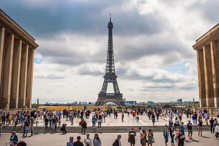 Discover Paris: A Personalized Private Tour from Disneyland