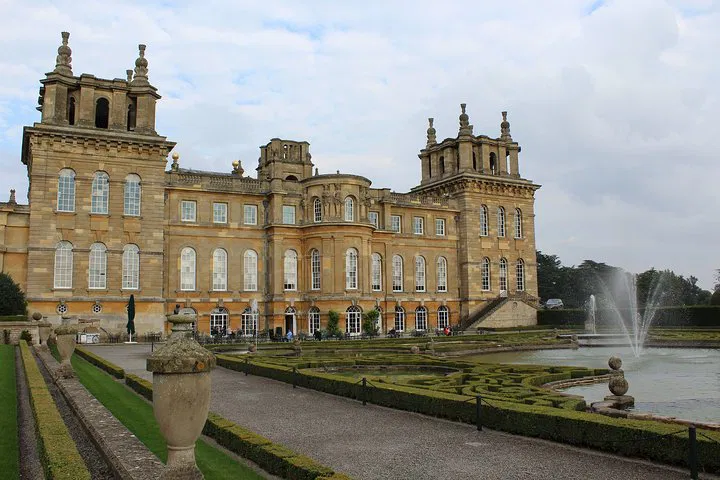 Unveiling History: Blenheim, Shakespeare, and Oxford Private Day Tour