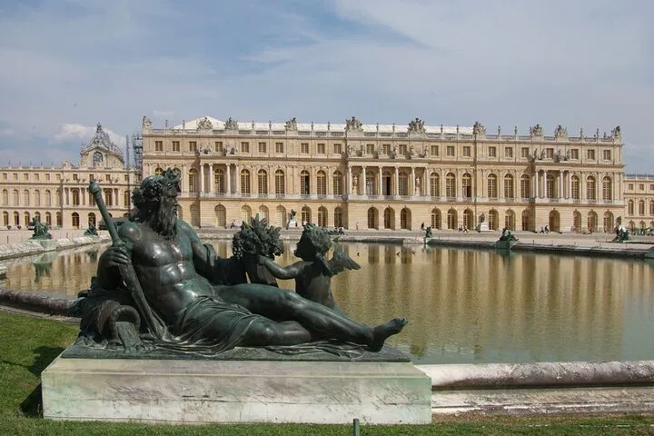 Versailles VIP: Private, Guided Palace & Gardens Tour from Paris