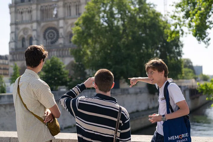 Notre Dame Small-Group Tour: Uncover Paris's Heart!