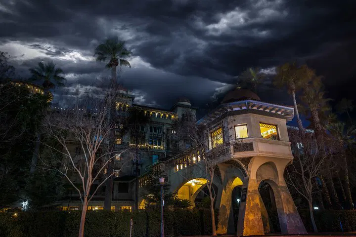 Pasadena Ghost Tour: Haunted Tales & Hidden Spots