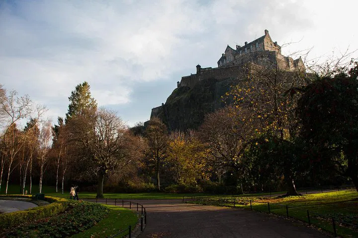 Discover Edinburgh's Gems: A Personalized Driving Adventure