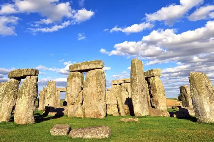 Seamless Stonehenge Stopover: Heathrow to Southampton Private Transfer