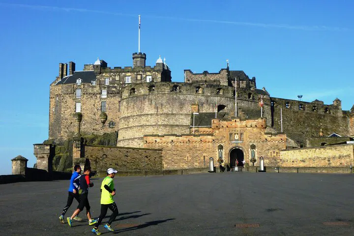 Edinburgh's Rhythmic Charm: Discover the City's Soul on Foot!