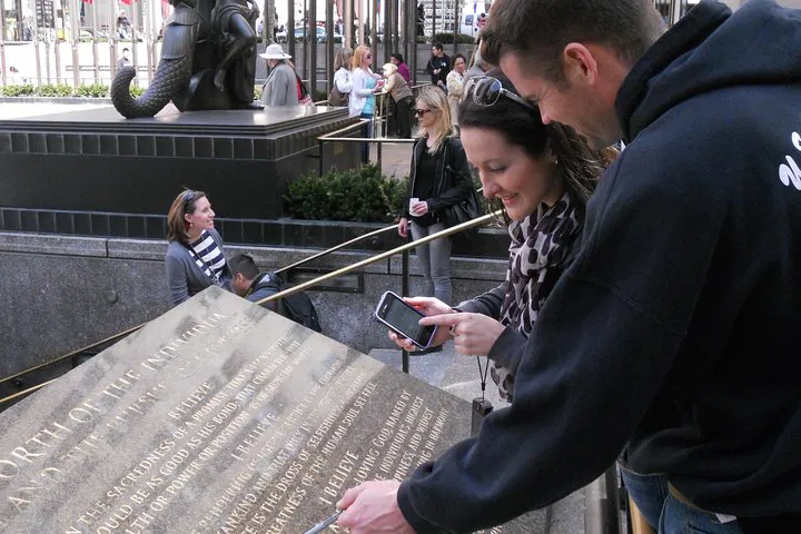 Unleash Midtown's Secrets: A Thrilling Scavenger Hunt Adventure!