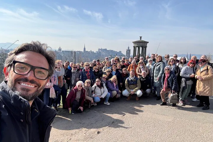 Uncover Edinburgh's Hidden Gems: A Personalized Spanish Walking Tour