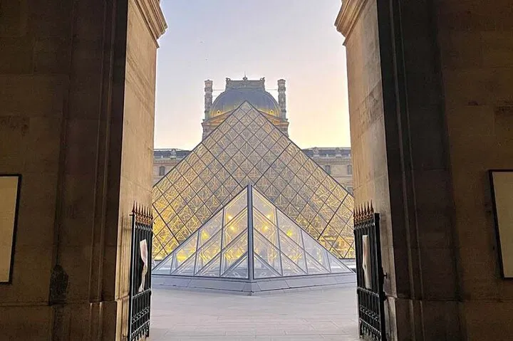Unlock Louvre's Masterpieces: A Tailored Art Journey