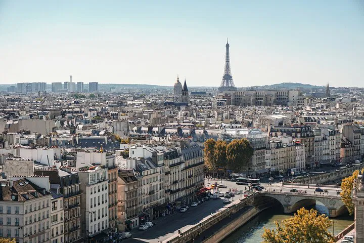 Unveiling Paris: A Personalized 3-Hour Walking Tour