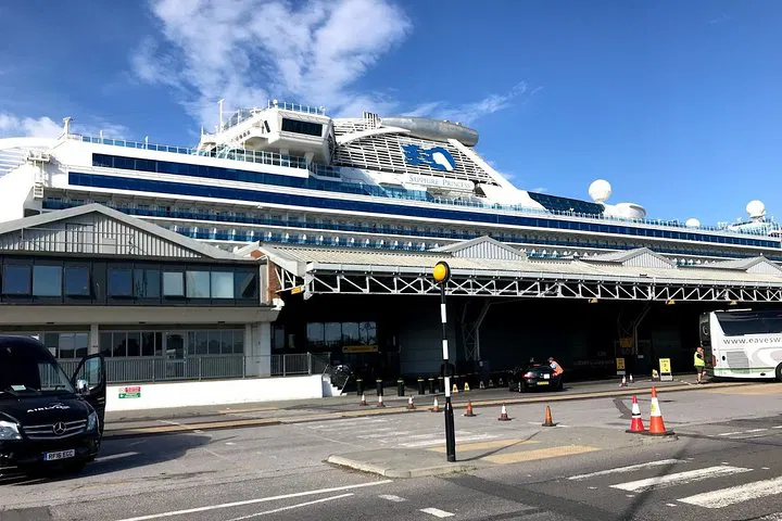 Stress-Free Southampton-London Transfers: Cruise to City Comfort
