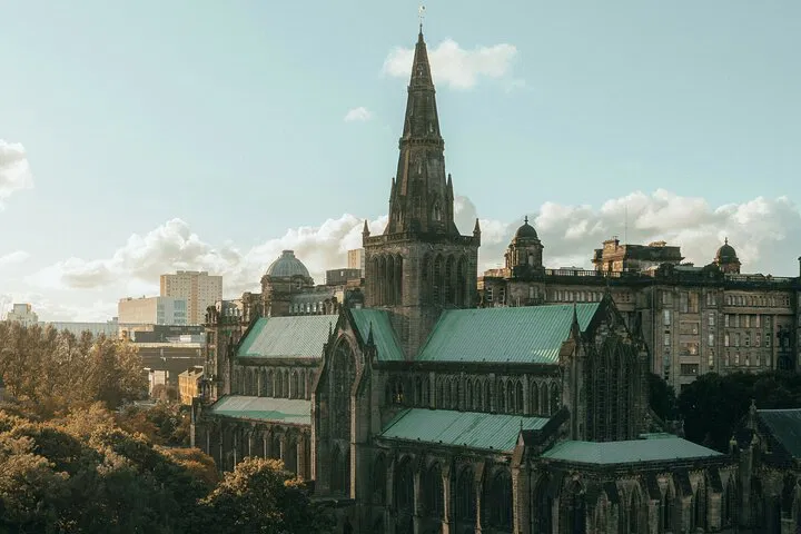 Discover Glasgow's Secrets: An Exclusive Walking Adventure