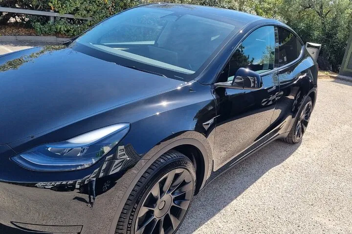 Luxury Electric Transfer: Arrive in Style in Marseille