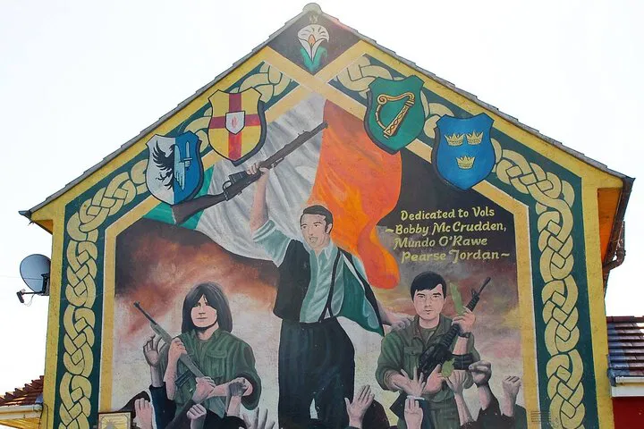 Uncover Belfast's Troubled Past: A Deep Dive into Political Murals with Black Taxi Tours
