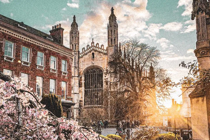 Uncover Cambridge: Self-Guided History & Instagram Walking Tours!