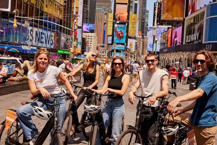 Broadway Bike Tour: Explore NYC on Authentic Dutch Bikes!