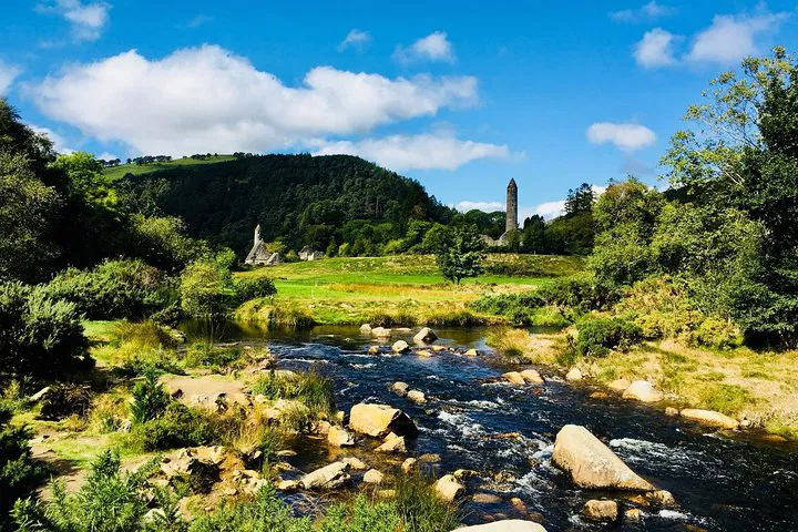Discover Wicklow's Gems: A Spanish-Guided Glendalough & Powerscourt Adventure