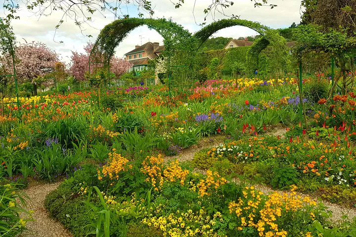 Giverny & Rouen: A Luxurious Private Day Escape from Paris