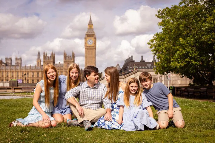 Capture London's Iconic Landmarks: A Personalized Photography Adventure