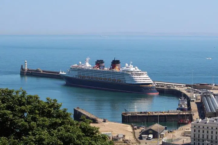 Stress-Free Cruise Start: Private London to Dover Port Transfer