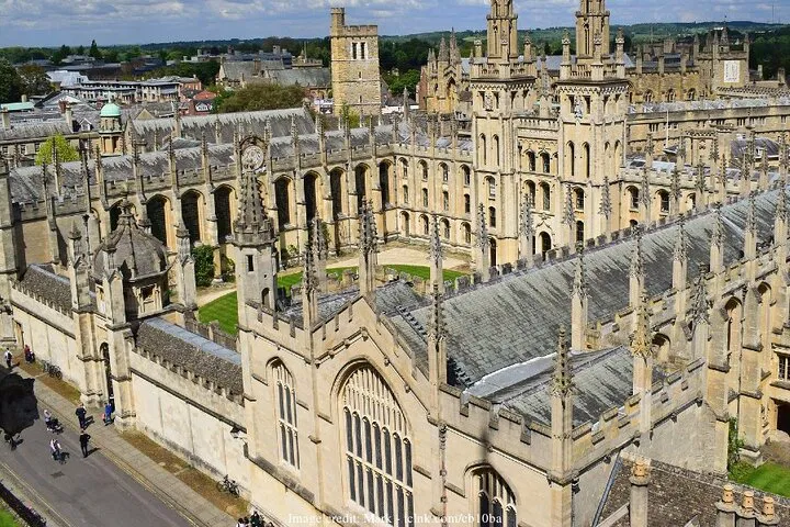 Discover Oxford's Magic: A Personalized Walking Adventure