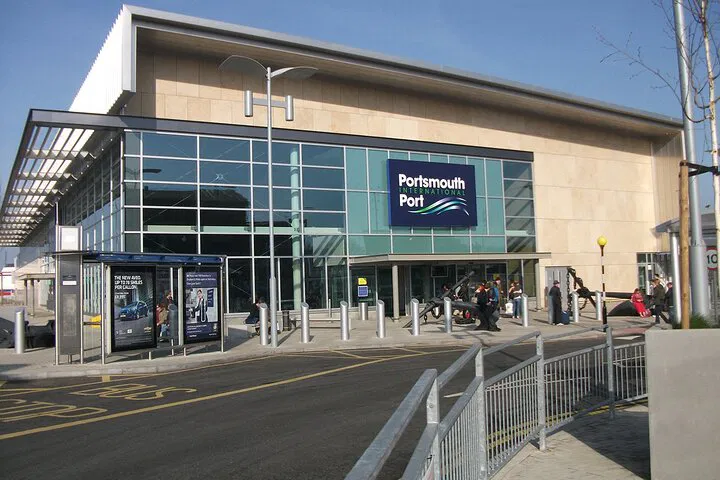 Stress-Free Portsmouth to London Airport Transfer: Private & Comfortable