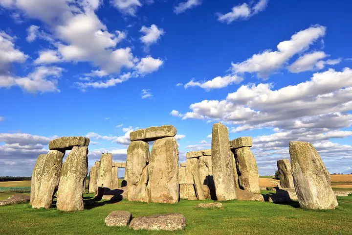 Unlock History: Private Stonehenge & Bath Tour from London