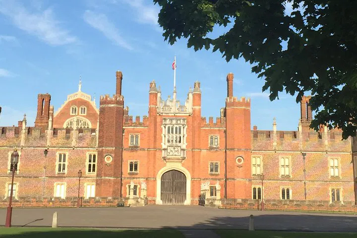 Hampton Court Palace Bike Tour: Pedal Through Royal History