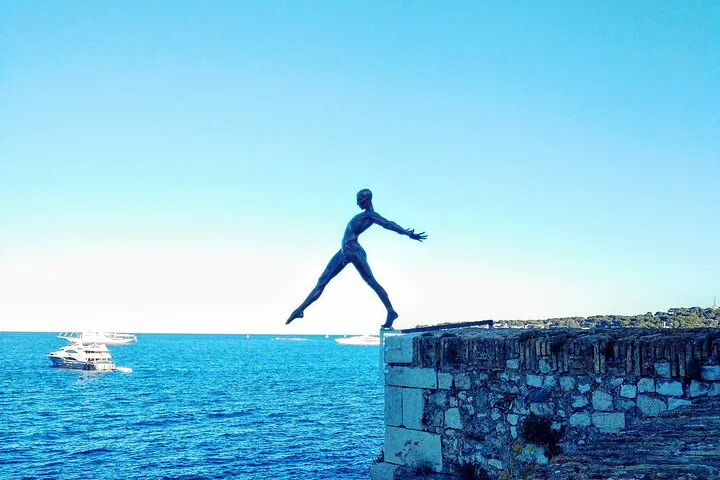 Riviera Delights: A French Countryside Picnic & Coastal Tour