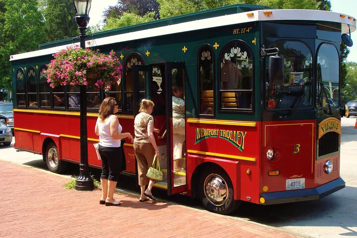 Newport RI Trolley Tour: Mansions & Marble House