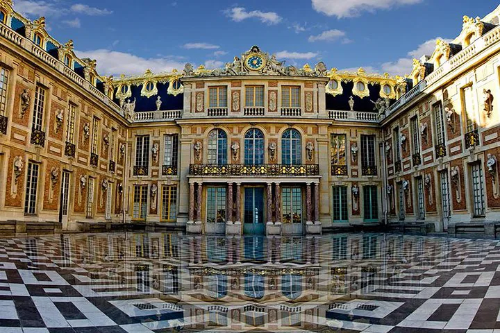 Versailles Palace & Marie Antoinette: Private SUV Tour