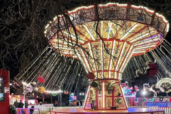 Enchanting Edinburgh Christmas Tour: Gingerbread & Festive Magic!
