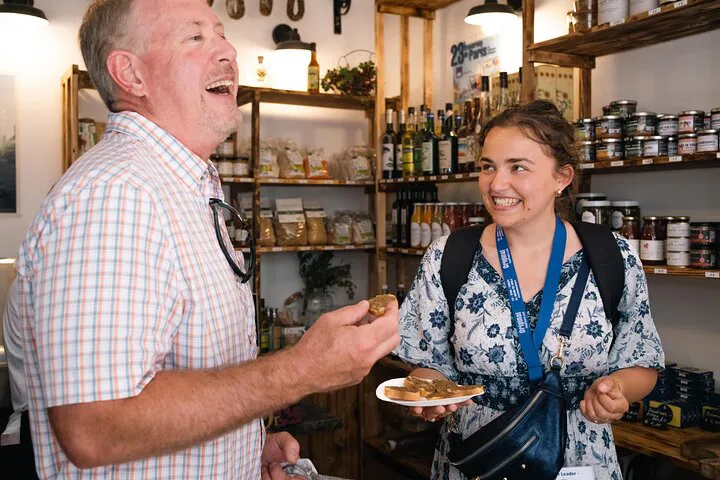Montmartre Gourmet Food & Wine Tour: Taste Paris!
