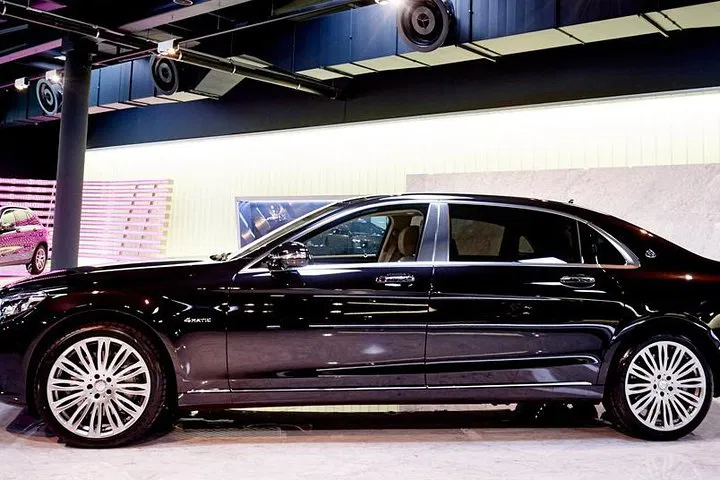 Luxury Airport Transfer: Toronto Pearson to Mississauga in Style