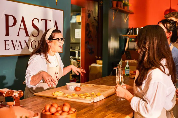 Pasta & Prosecco: London Cooking Class Fun!