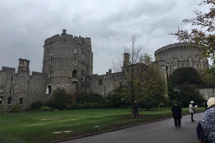 Effortless London-Windsor Transfers: Your Private Chauffeur Awaits