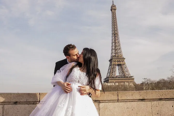 Eiffel Tower Private Photo Shoot: Capture Your Parisian Memories