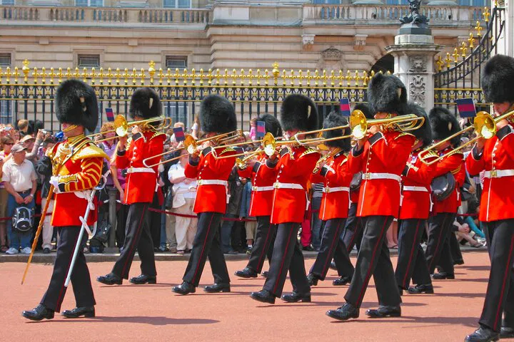 Royal London: Witness Changing of the Guard & Indulge in Royal Warrant Tastings!