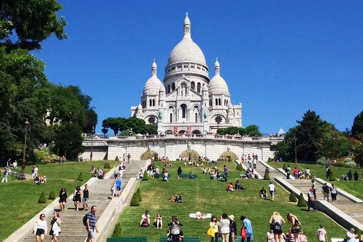 Montmartre Walking Tour: Uncover Paris's Artistic Heart!