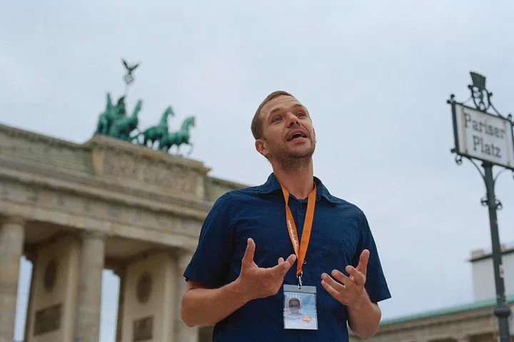 Berlin History Unveiled: A French-Guided Walking Adventure