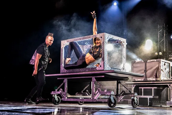 Niagara Falls Magic Show: Theater Ticket Package