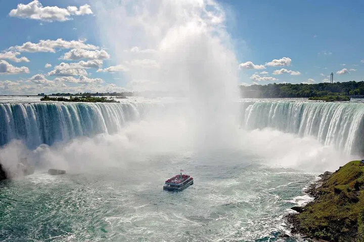 Niagara Falls Day Trip: Toronto's Enchanting Escape