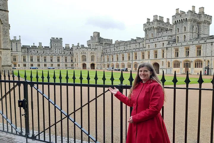 Uncover Royal Secrets: Windsor Castle Private Tour with Expert Guide
