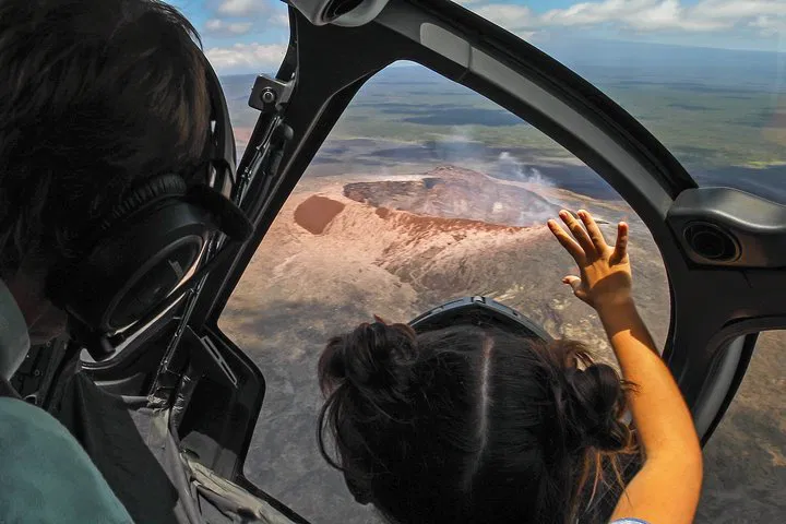 Volcanic Majesty: Maui to Big Island Helicopter & Ground Adventure