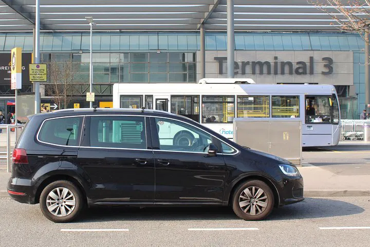 Stress-Free London Arrival: Private Heathrow Round Trip Transfer