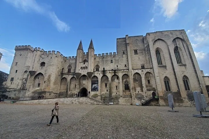 Stress-Free Airport Transfer: Marseille to Avignon with Personalized Service