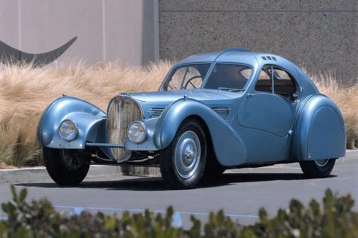 Parisian Charm: Private Vintage Car Tour with Hotel Pickup